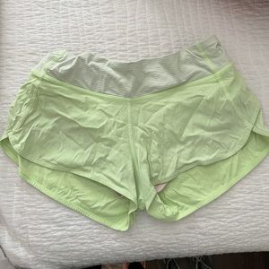 Lululemon Speed Up shorts size 6 2.5” inseam